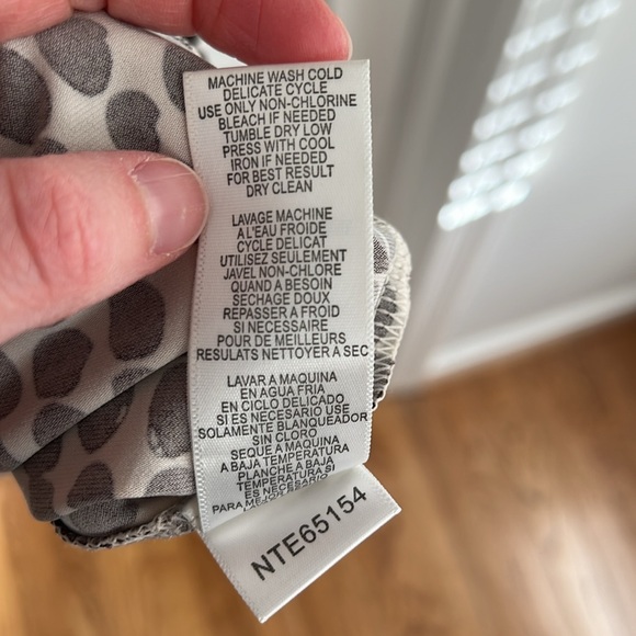 BCBGMAXAZRIA Polka Dot V-Neck Dress. Tie waist. Ruffle sleeve. A-line. Size S. - Picture 8 of 8